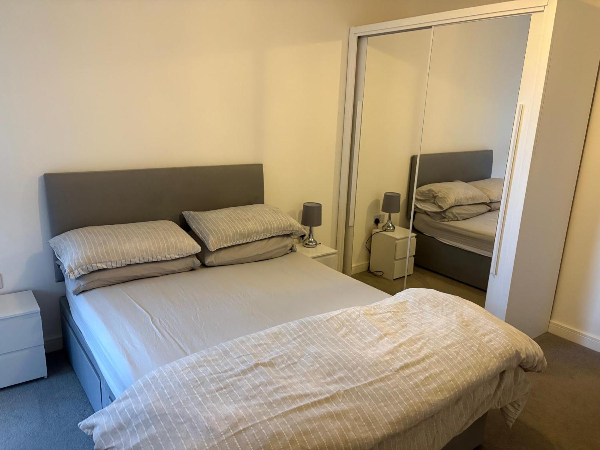Spacious Apartment In The Heart Of Челмсфорд Екстериор снимка